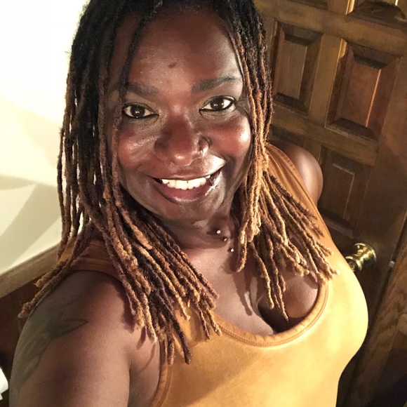 Meet your Posher, Crystal - Picture 3 of 8